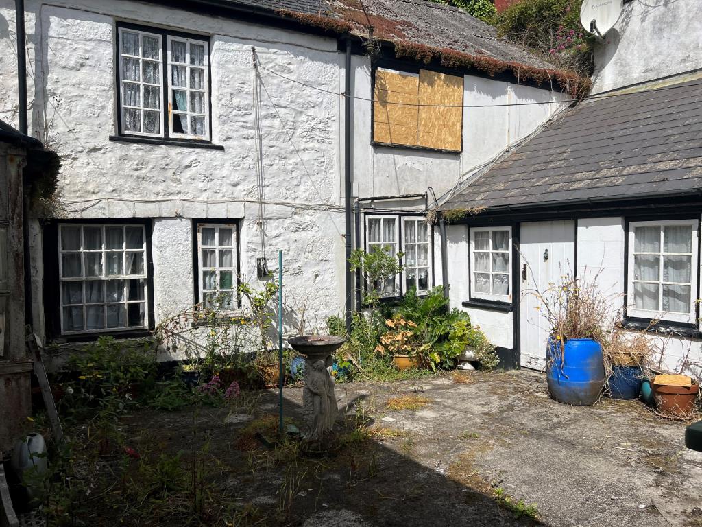 Lot: 48 - TWO PROPERTIES FOR UPDATING WITHIN THE HEART OF POPULAR COASTAL TOWN - Partial rear elevation of both Trefa and Tremel